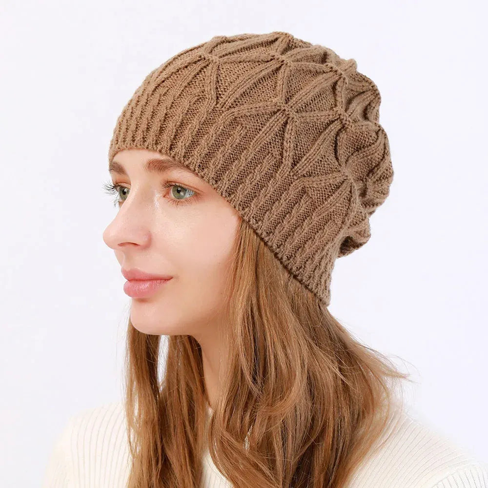 Bonnet Femme Matière Douce avec Détails en Relief